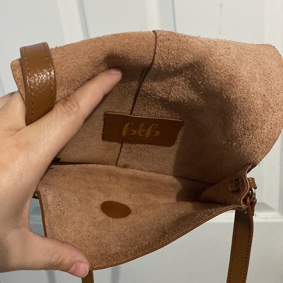 BTB  small brown Genuine  leather crossbody EUC - Picture 5 of 9